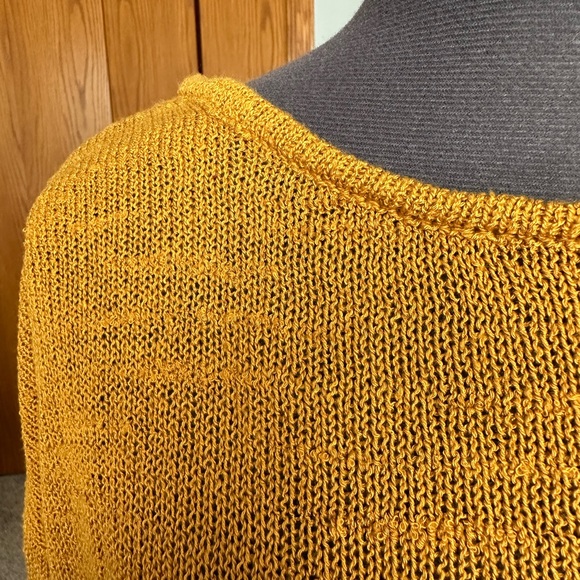 Gold Cropped loose Knit Sweater with Back V and X design Small - Picture 6 of 7